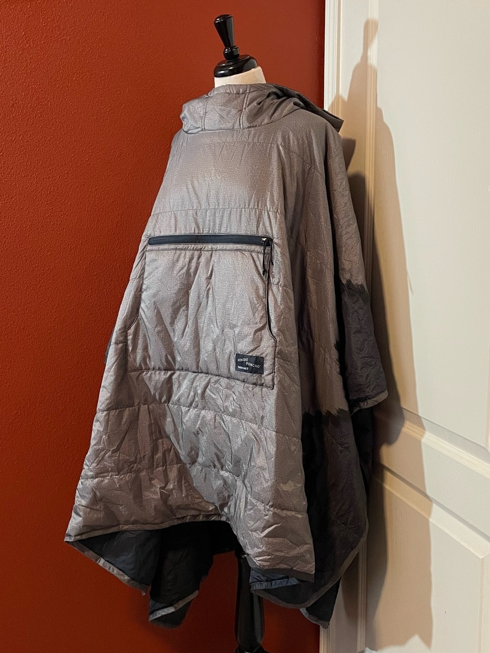 Therm-A-Rest Honcho Poncho Adults Synthetic Insulated Hooded Ombré OS Blanket